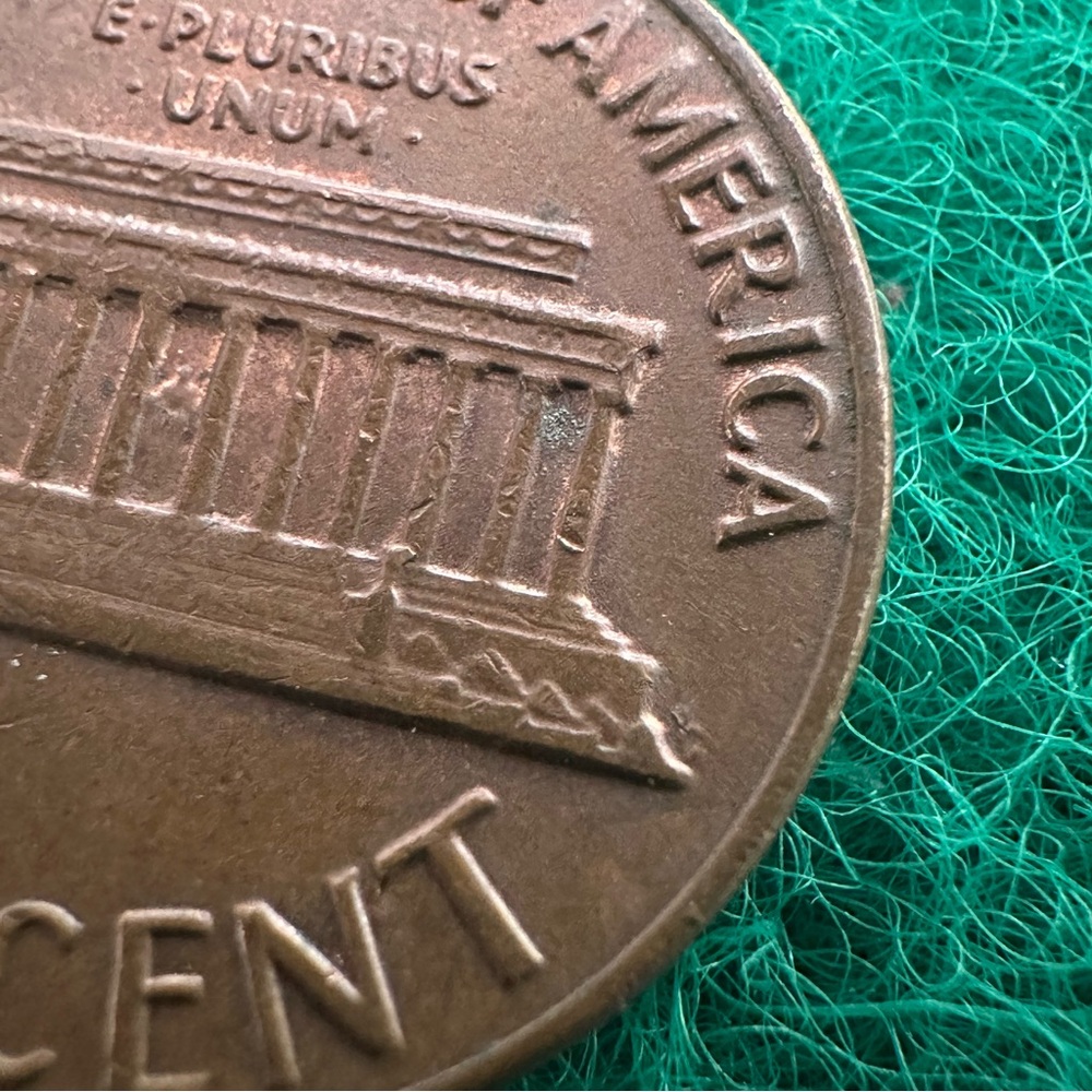 RARE - 1969-D Lincoln Penny – Floating Roof Error – Rare Mint Error Coin! - Picture 3 of 5